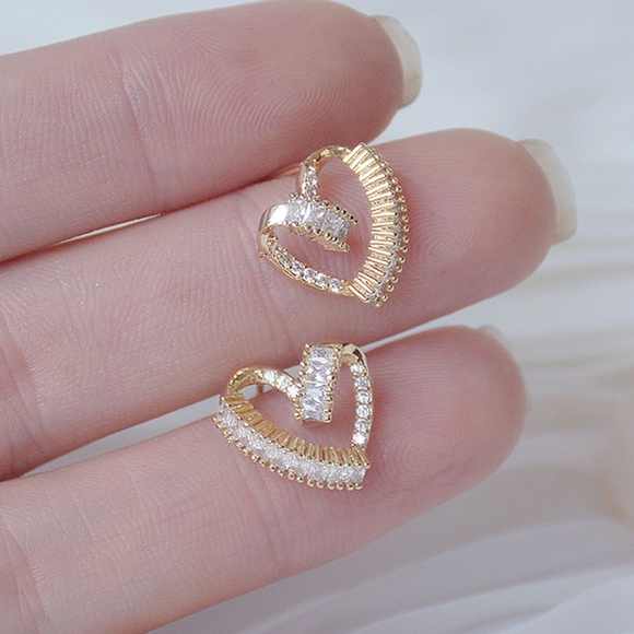 💋14k gold diamond heart earrings💋 - Picture 2 of 5